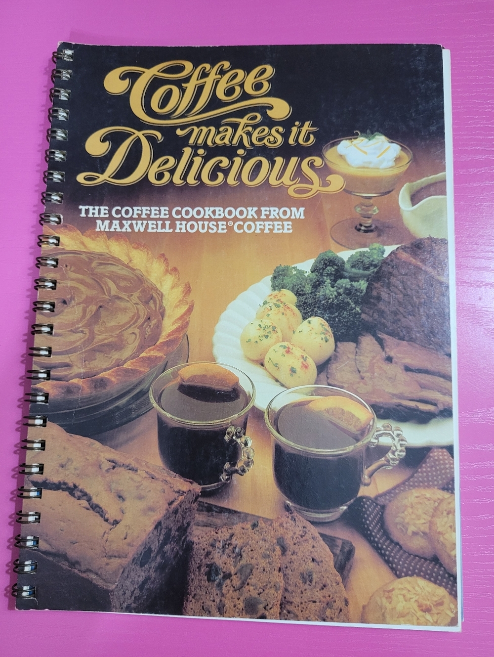 Vintage 1981 'Coffee Makes It Delicious' Maxwell House Coffee Cookbook (0957)